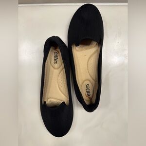Black Veittes Slip-On Flats 6.5 M